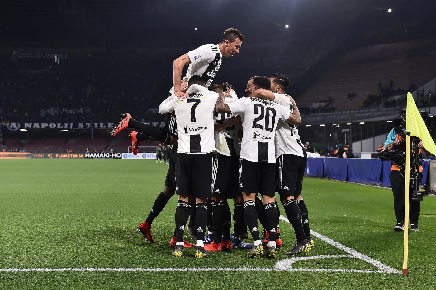 [田径]中国队打破男子4X400米接力全国室内纪录.