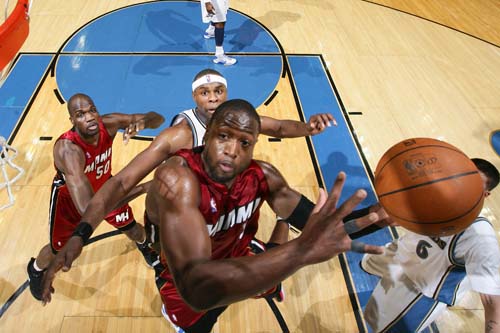 主创承担决 主创承担决